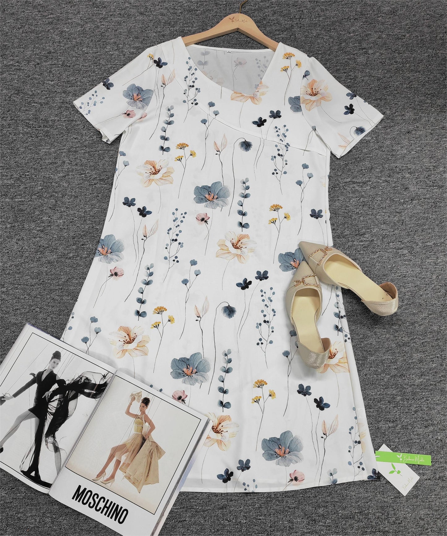 FallStil - Frisches weißes buntes Blumendruck V-Ausschnitt Minikleid