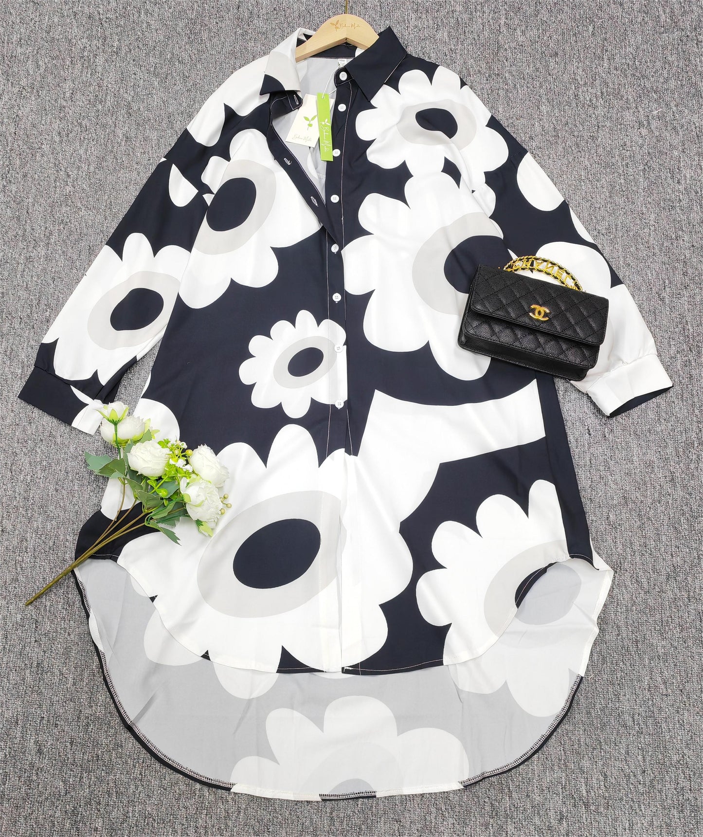 FallStil - Groovy Minikleid mit langen Ärmeln und Druck