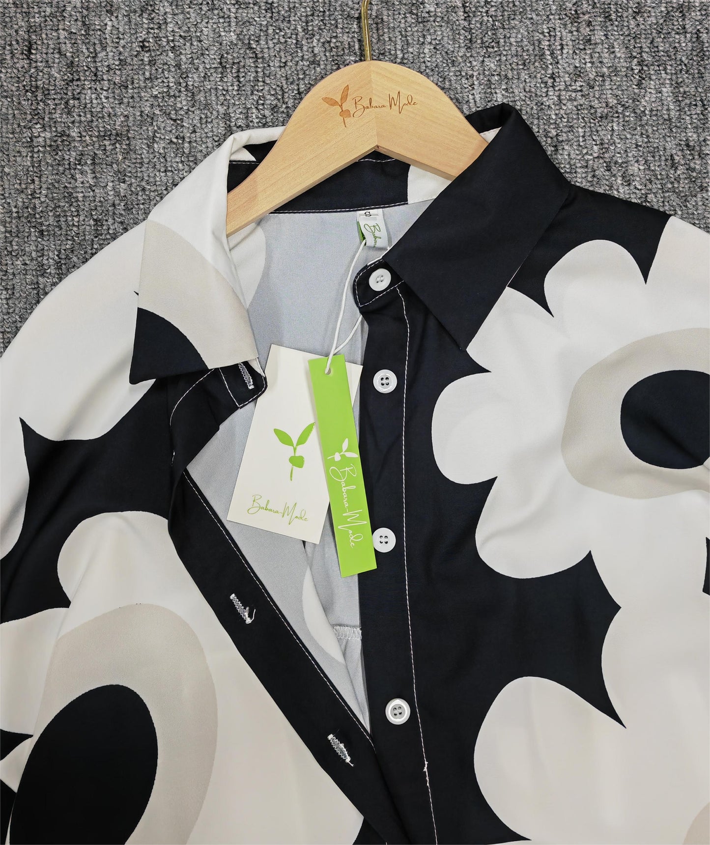 FallStil - Groovy Minikleid mit langen Ärmeln und Druck