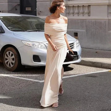 Hilma - Schulterfreies Plisseekleid