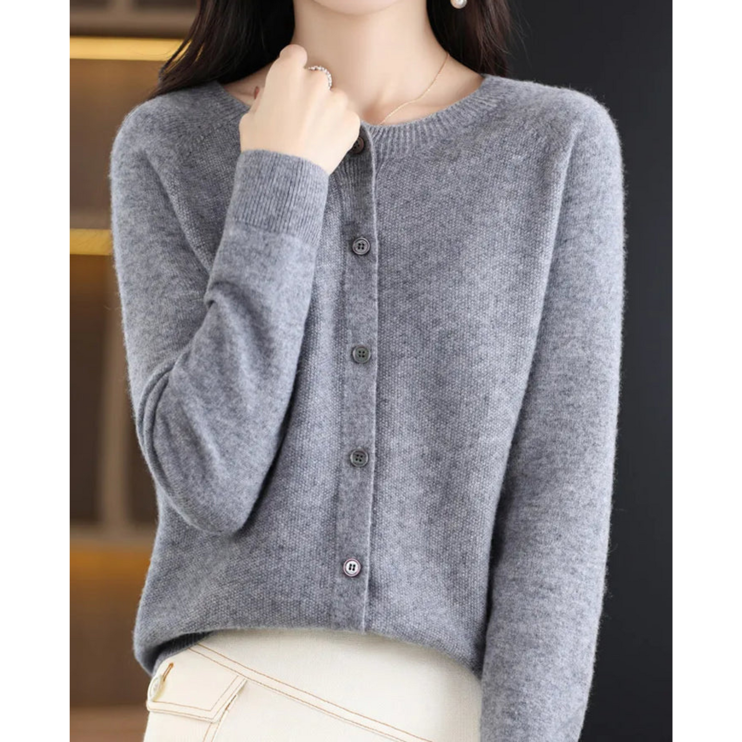 Damen Strickjacke mit O-Ausschnitt aus reiner Merinowoll