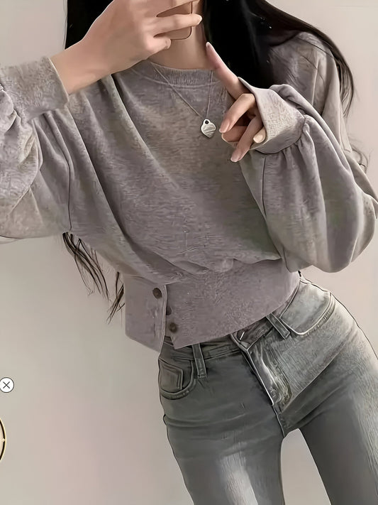 Gudrun | Lässiger Luxus: Elegantes T-Shirt in Uni-Farbe mit Knopfdetail