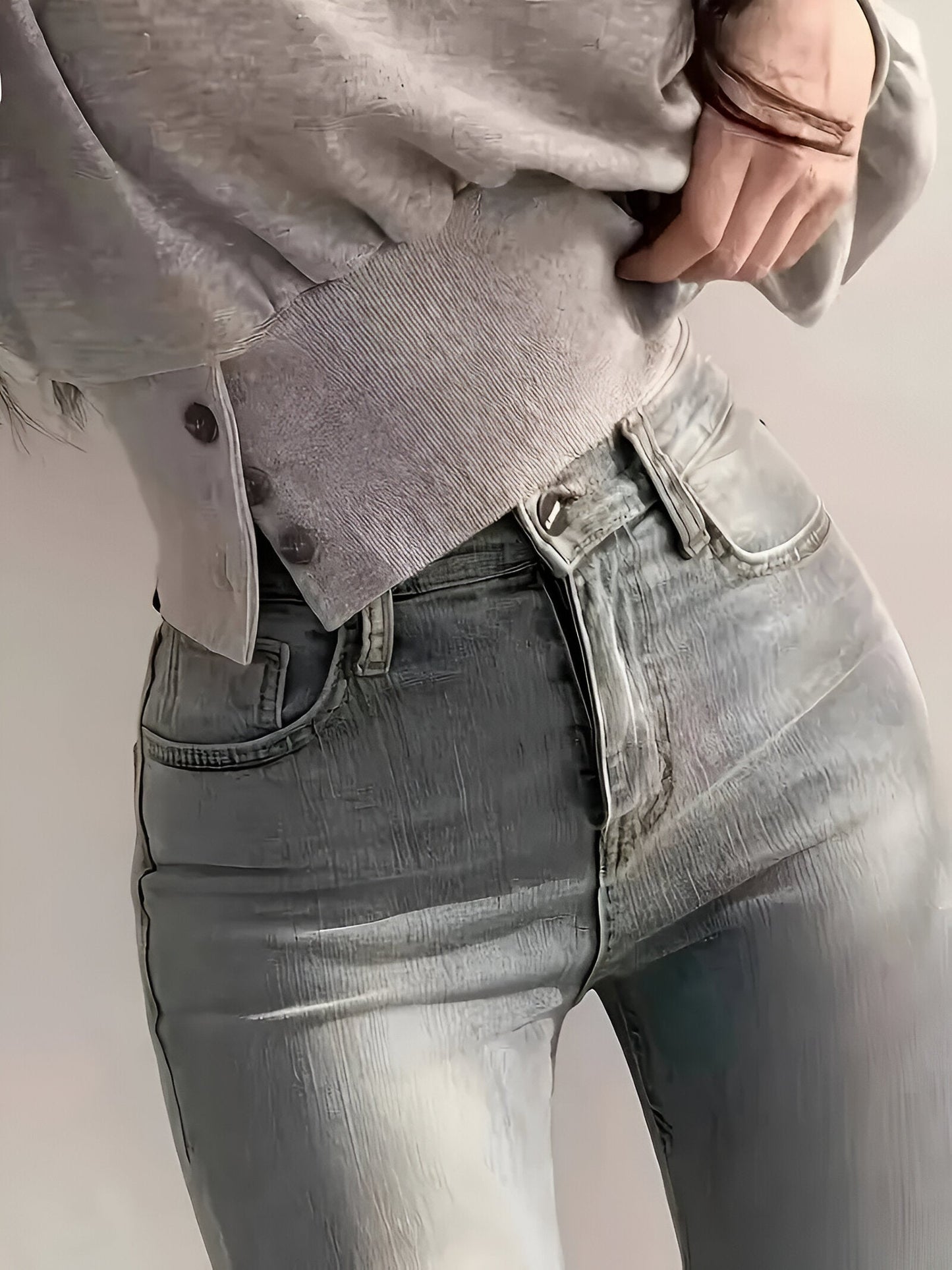 Gudrun | Lässiger Luxus: Elegantes T-Shirt in Uni-Farbe mit Knopfdetail
