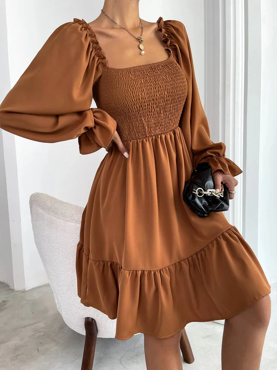 Darla - Elegantes Kleid Mit Quadratischem Ausschnitt