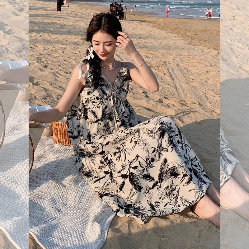 Livia - Florales Strandkleid mit V-Ausschnitt
