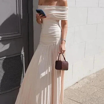 Hilma - Schulterfreies Plisseekleid