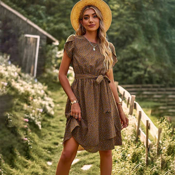 Barbara - Kleid mit Blumenmuster und Rüschensaum