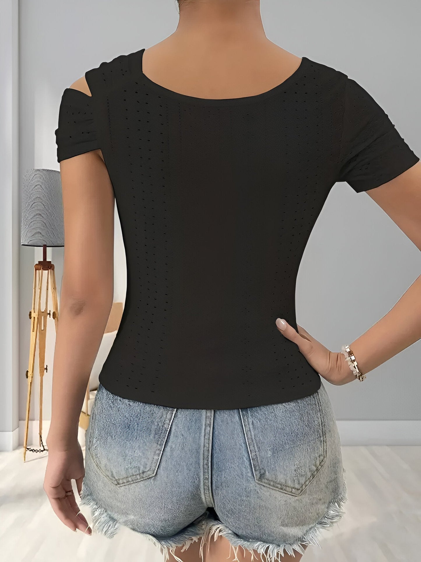 Malene | Elegante asymmetrische Schulterbluse