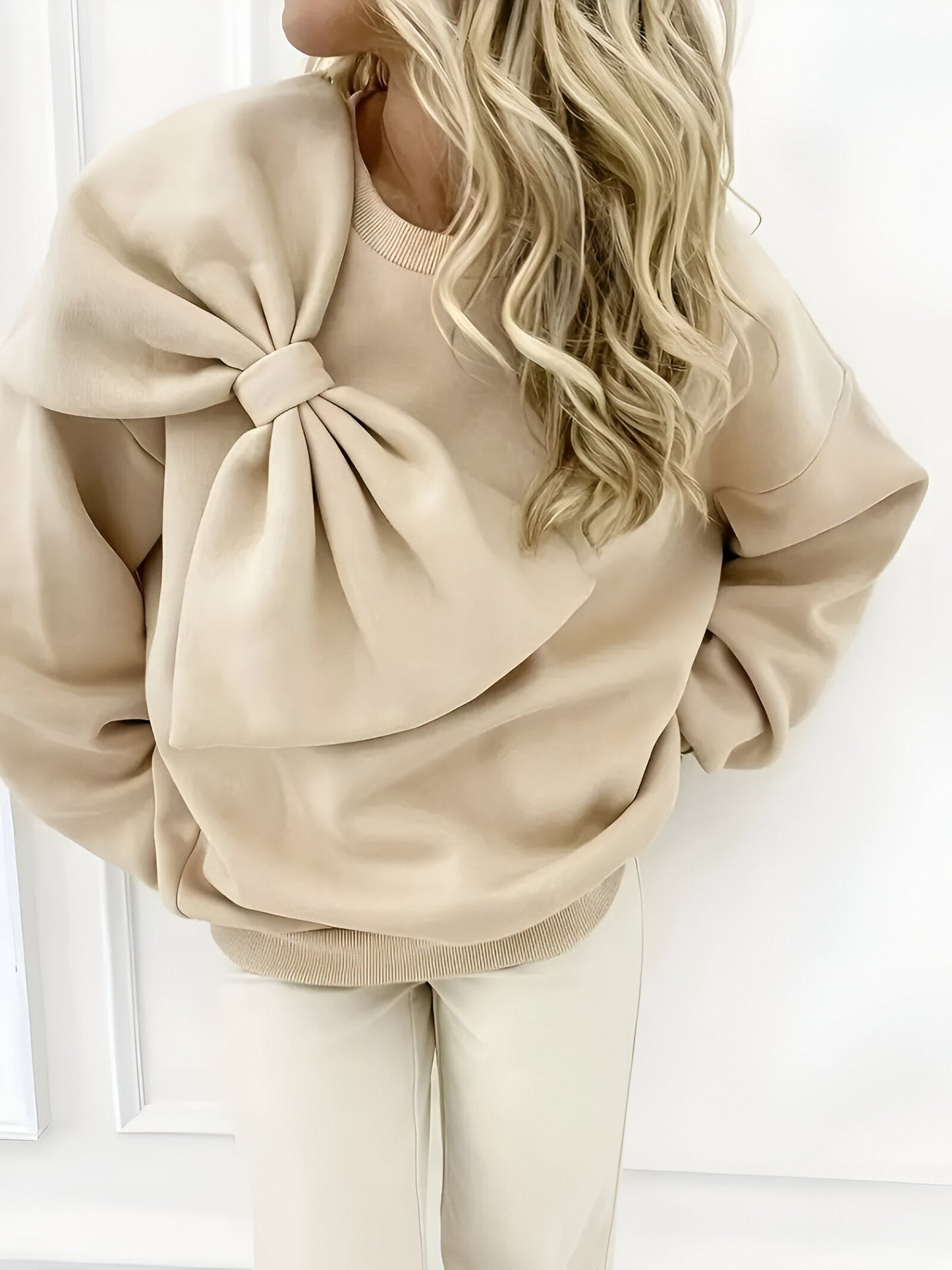 Delfine | Stylisches Sweatshirt mit großer Schleife