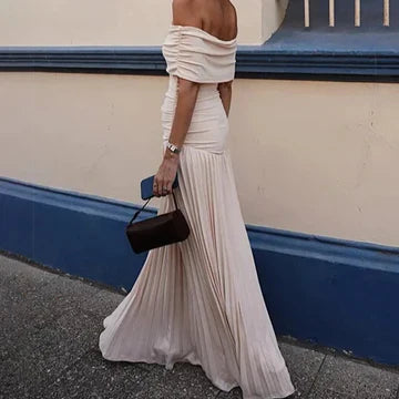 Hilma - Schulterfreies Plisseekleid
