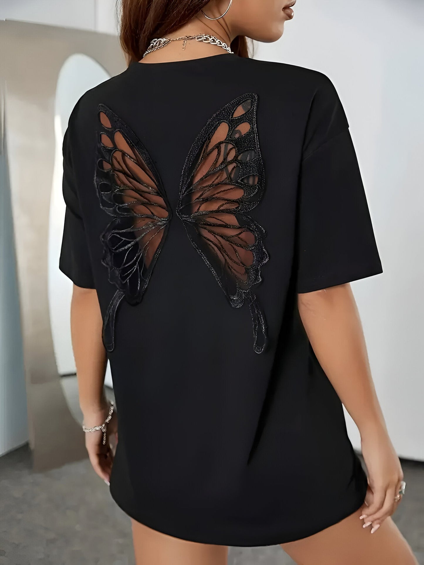 Margaux | Stilvolles Schmetterlings-Spitzen-Cropped T-Shirt