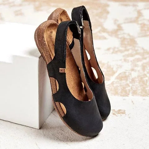 Ravena – Flache Ledersandalen mit Rückenrieme