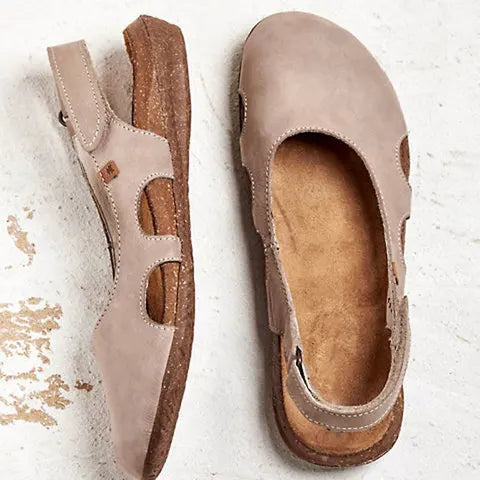 Ravena – Flache Ledersandalen mit Rückenrieme