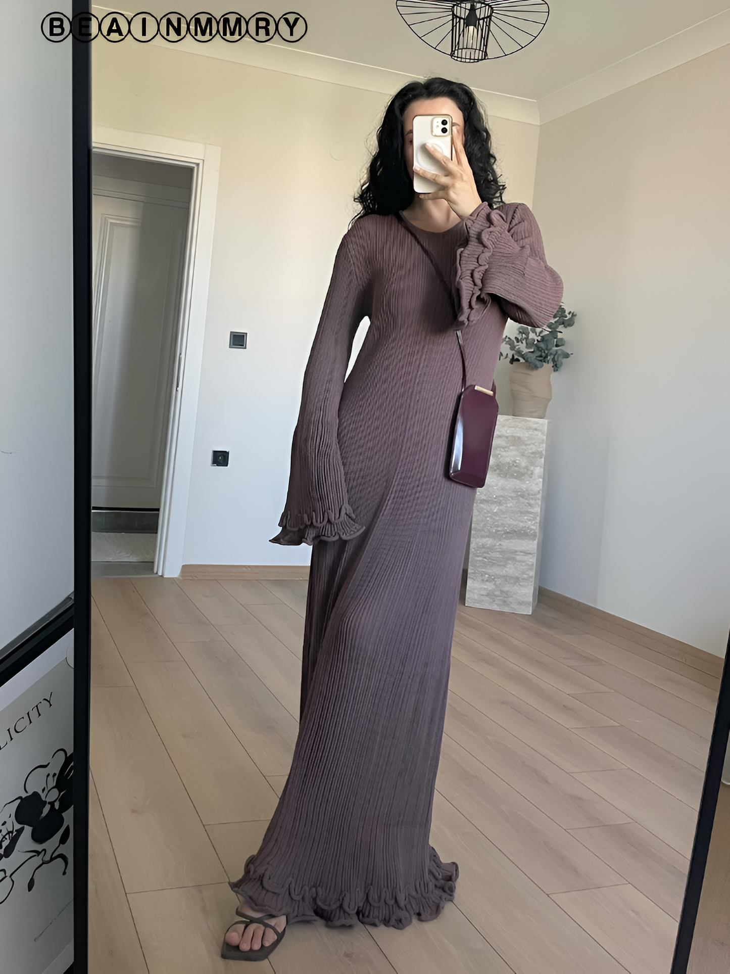 Tabea | Elegantes Weißes Strickkleid mit Volant-Saum