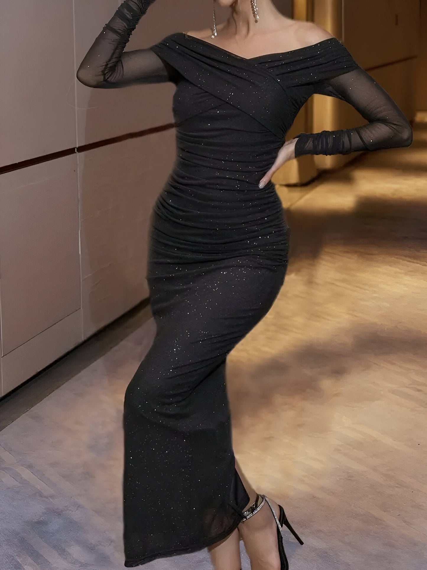 Edwina | Schimmerndes Kreuz-Faltendes Off-Shoulder Cocktailkleid