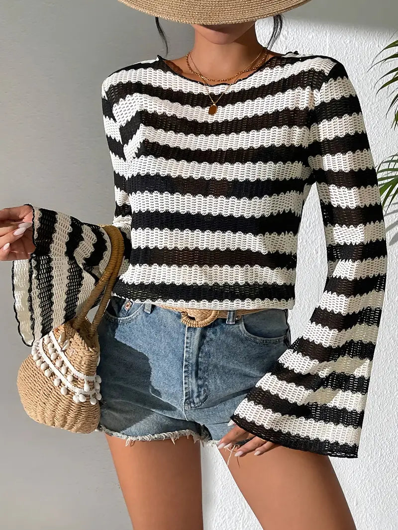 Adin | Elegantes gestreiftes T-Shirt mit Ausschnitt und Glockenärmeln für Frauen