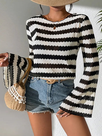 Adin | Elegantes gestreiftes T-Shirt mit Ausschnitt und Glockenärmeln für Frauen