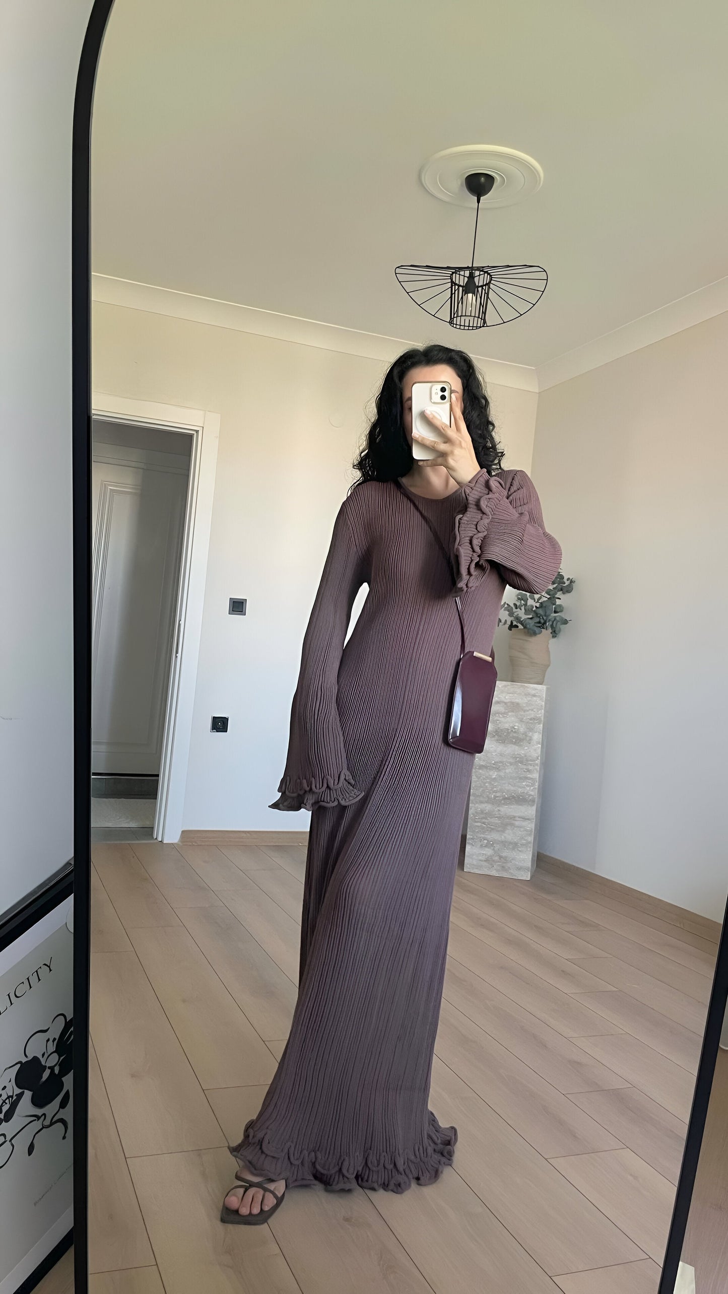 Tabea | Elegantes Weißes Strickkleid mit Volant-Saum